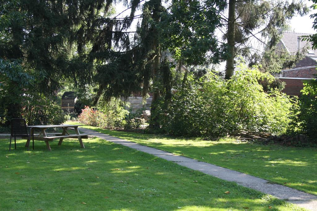 Biedermeier Born Bagian luar foto